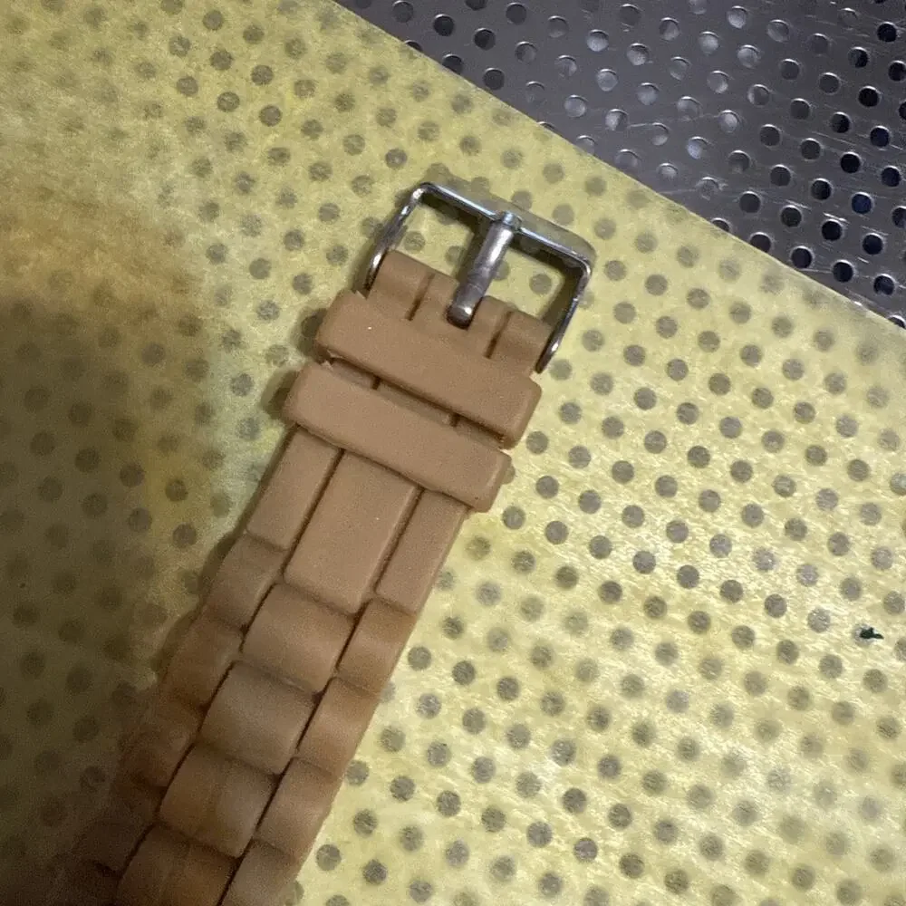 Geneva Platinum Watch Beige Buckle Band Round Face Modern Stylish New BaWORKING!